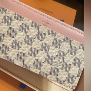 Gentility used, discontinued Louis Vuitton Slim Wallet (purse)damier pink